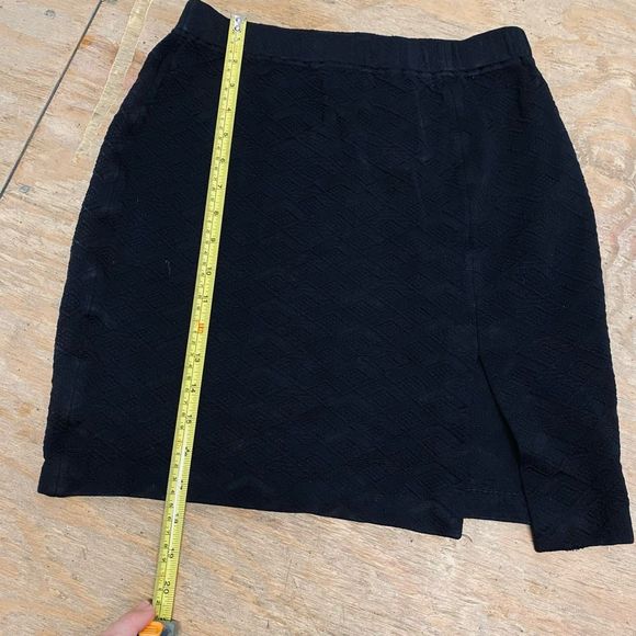 St. John Black Textured Knit Mini Skirt Stretch Size 4 - Picture 13 of 14